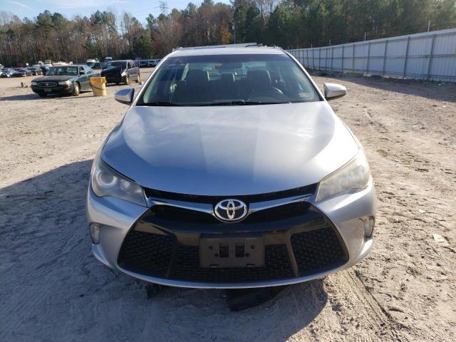  TOYOTA CAMRY 2017 Srebrny