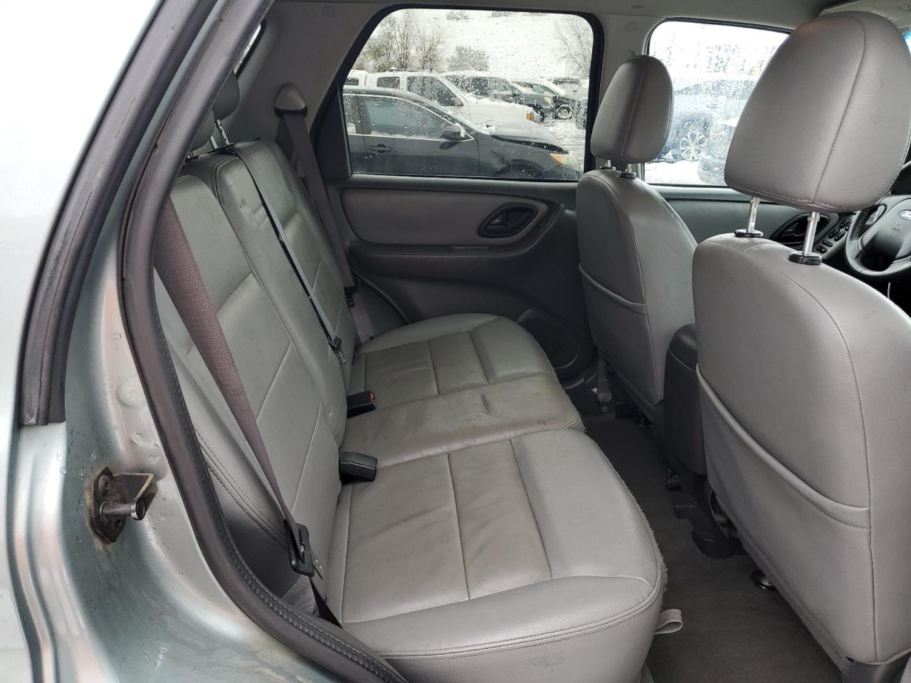 2007 Ford Escape - Image 11
