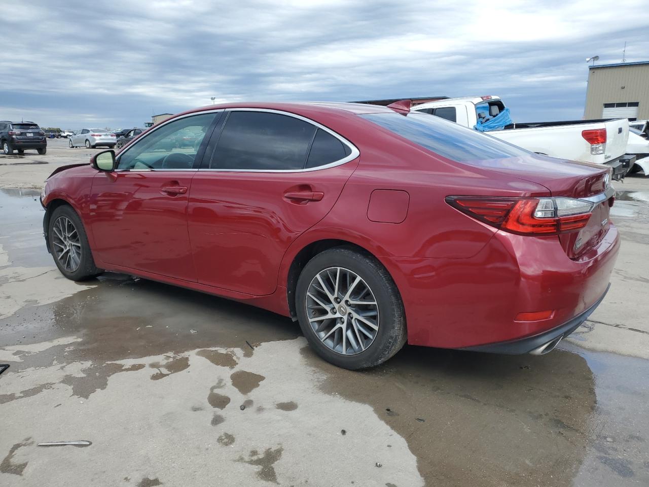 2017 Lexus ES - Image 2