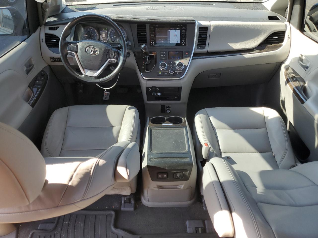 2018 Toyota Sienna - Image 8
