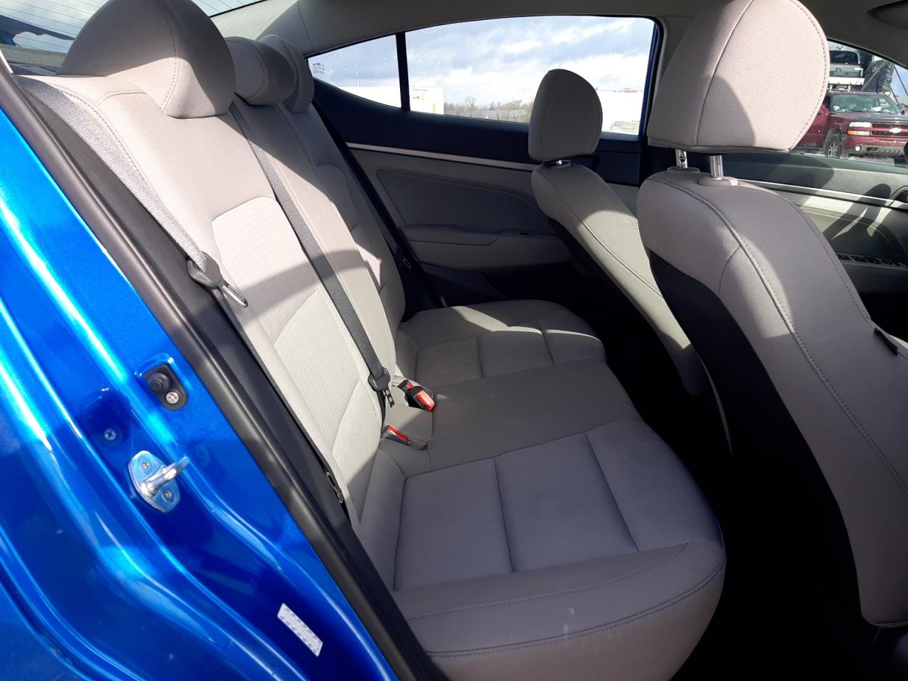 2017 Hyundai Elantra - Image 10