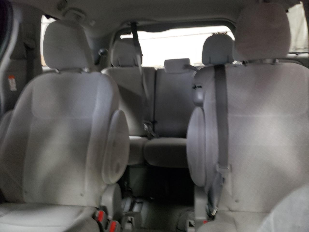 2017 Toyota Sienna - Image 10
