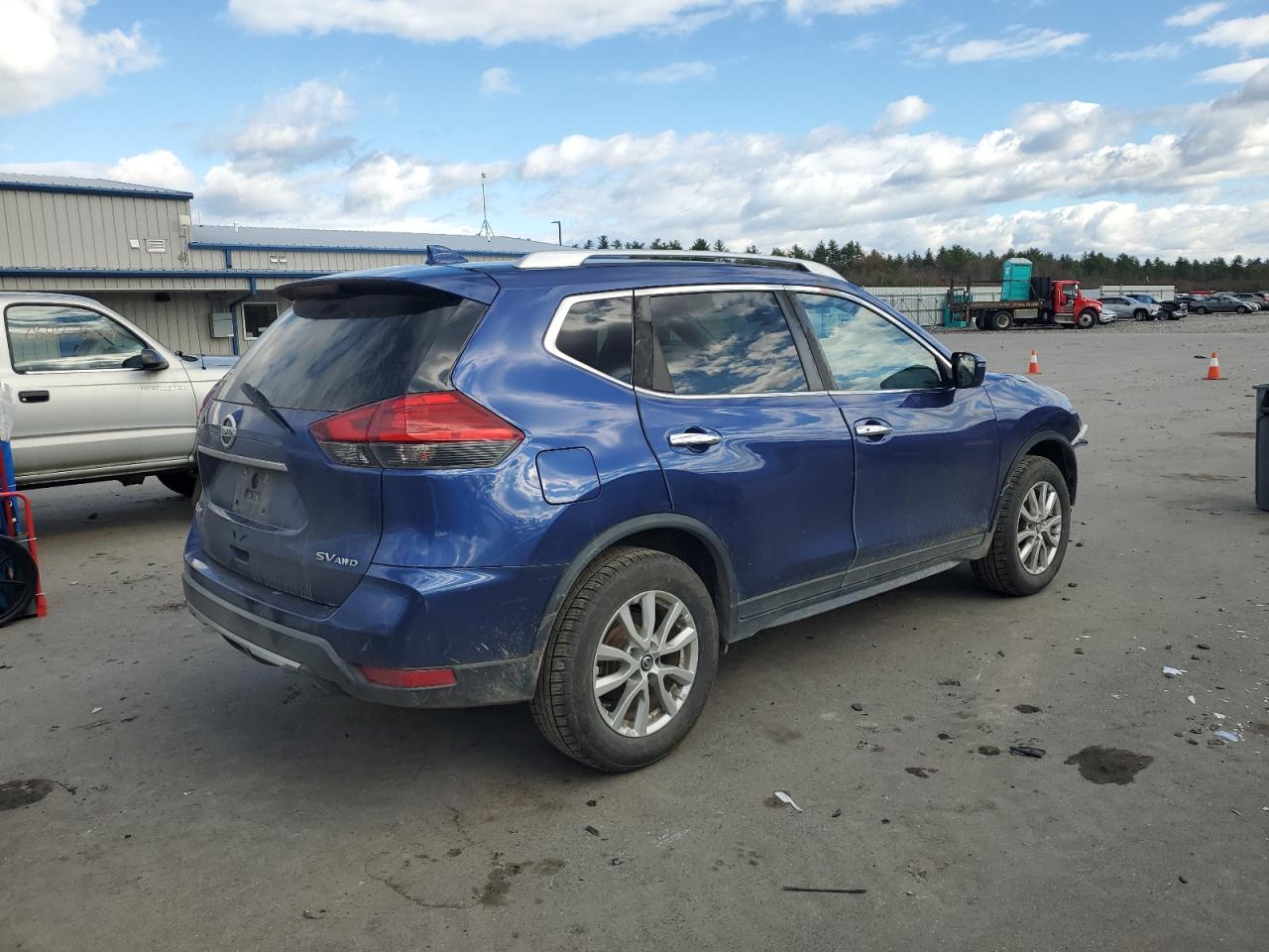 2017 Nissan Rogue - Image 3