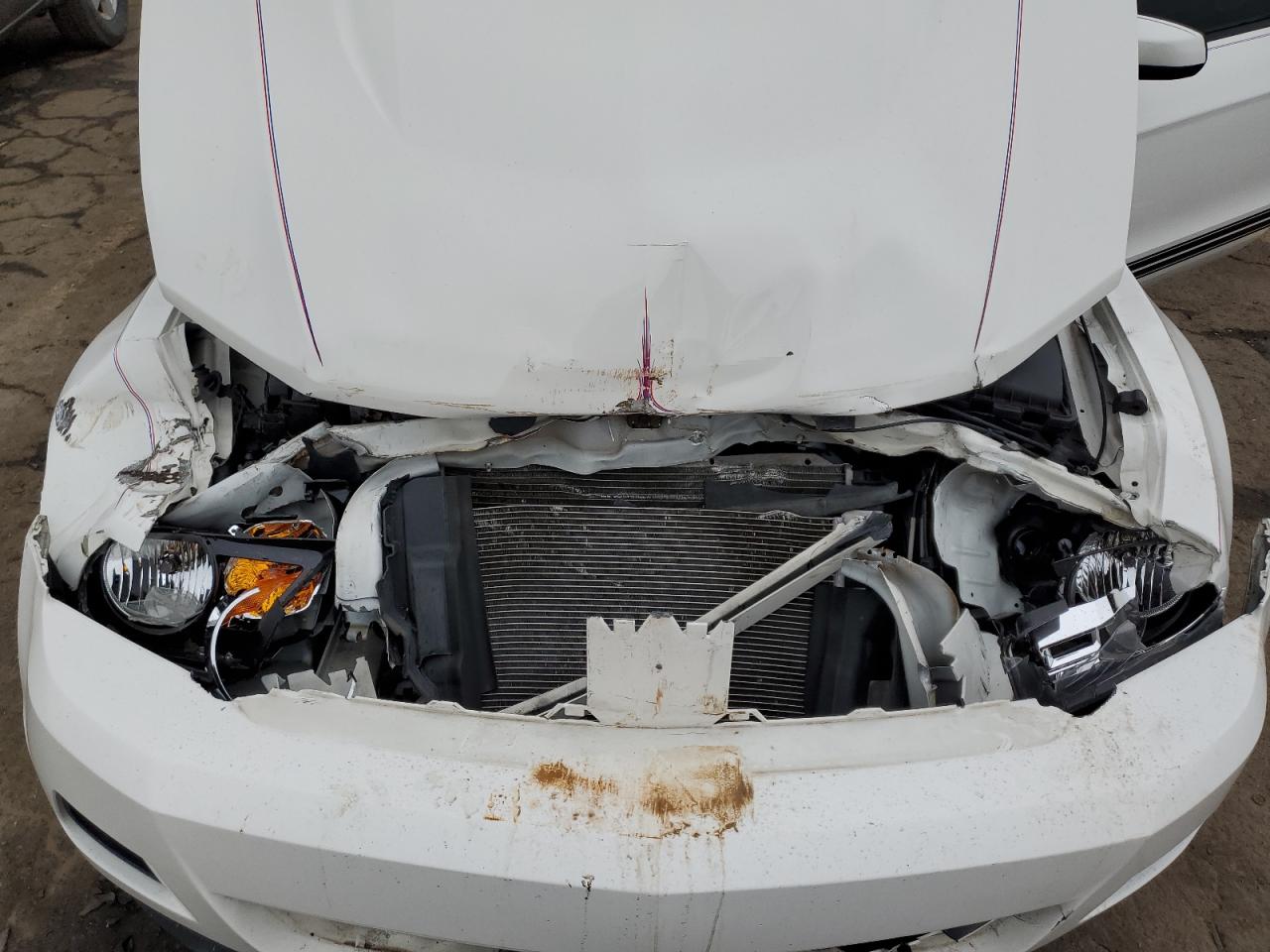 2010 Ford Mustang - Image 13