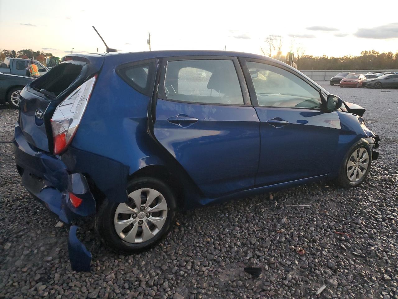 VIN KMHCT5AE1GU242435 2016 HYUNDAI ACCENT no.3