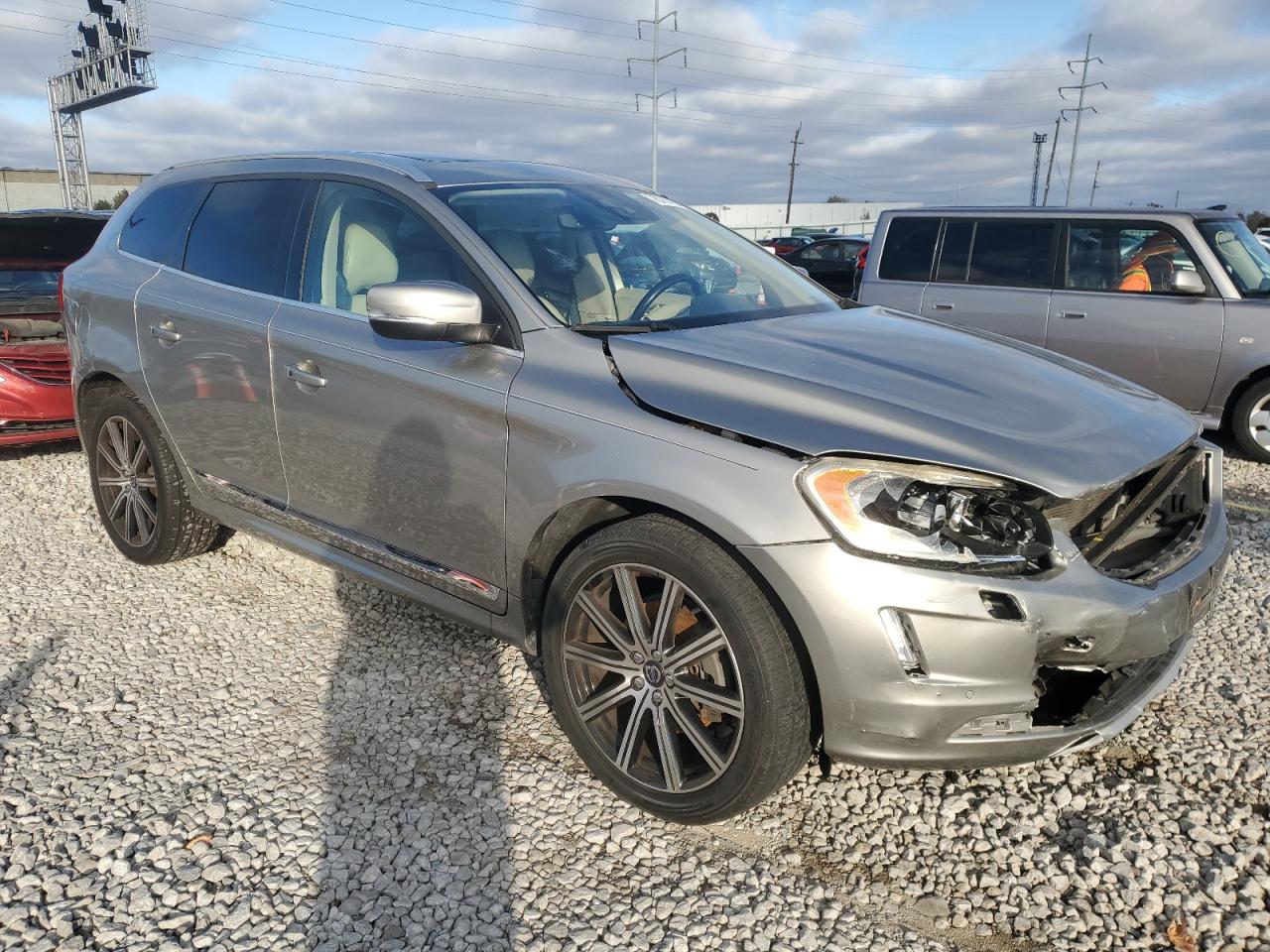 2016 Volvo XC60 - Image 4