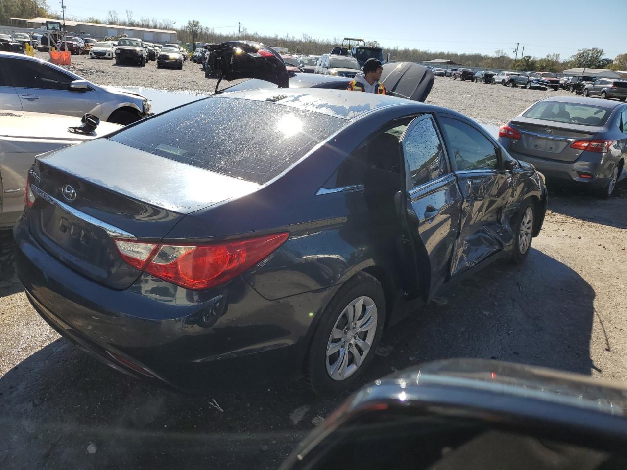 2012 Hyundai Sonata - Image 3