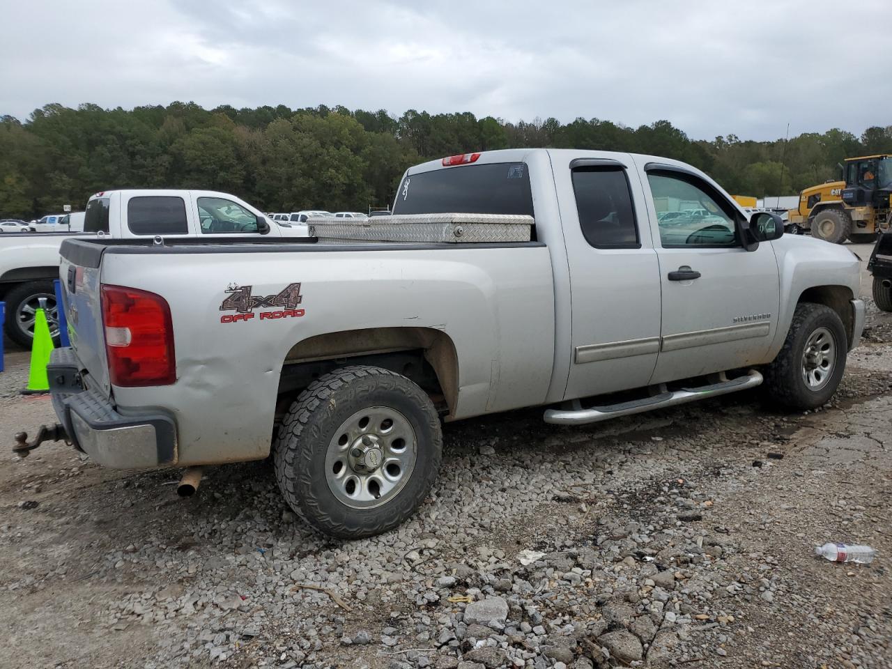 2011 Chevrolet Silverado - Image 3