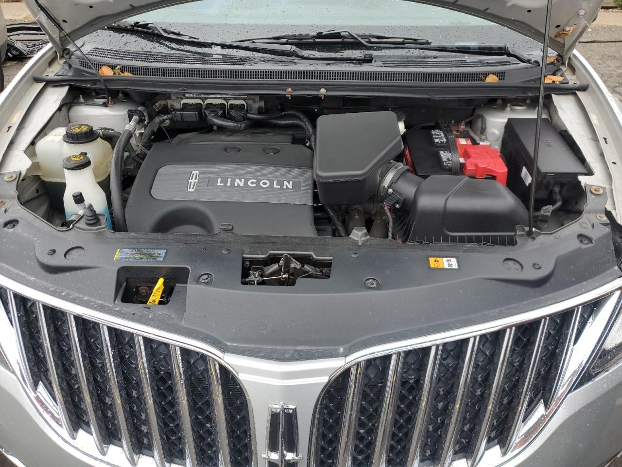 2011 Lincoln MKX - Image 12