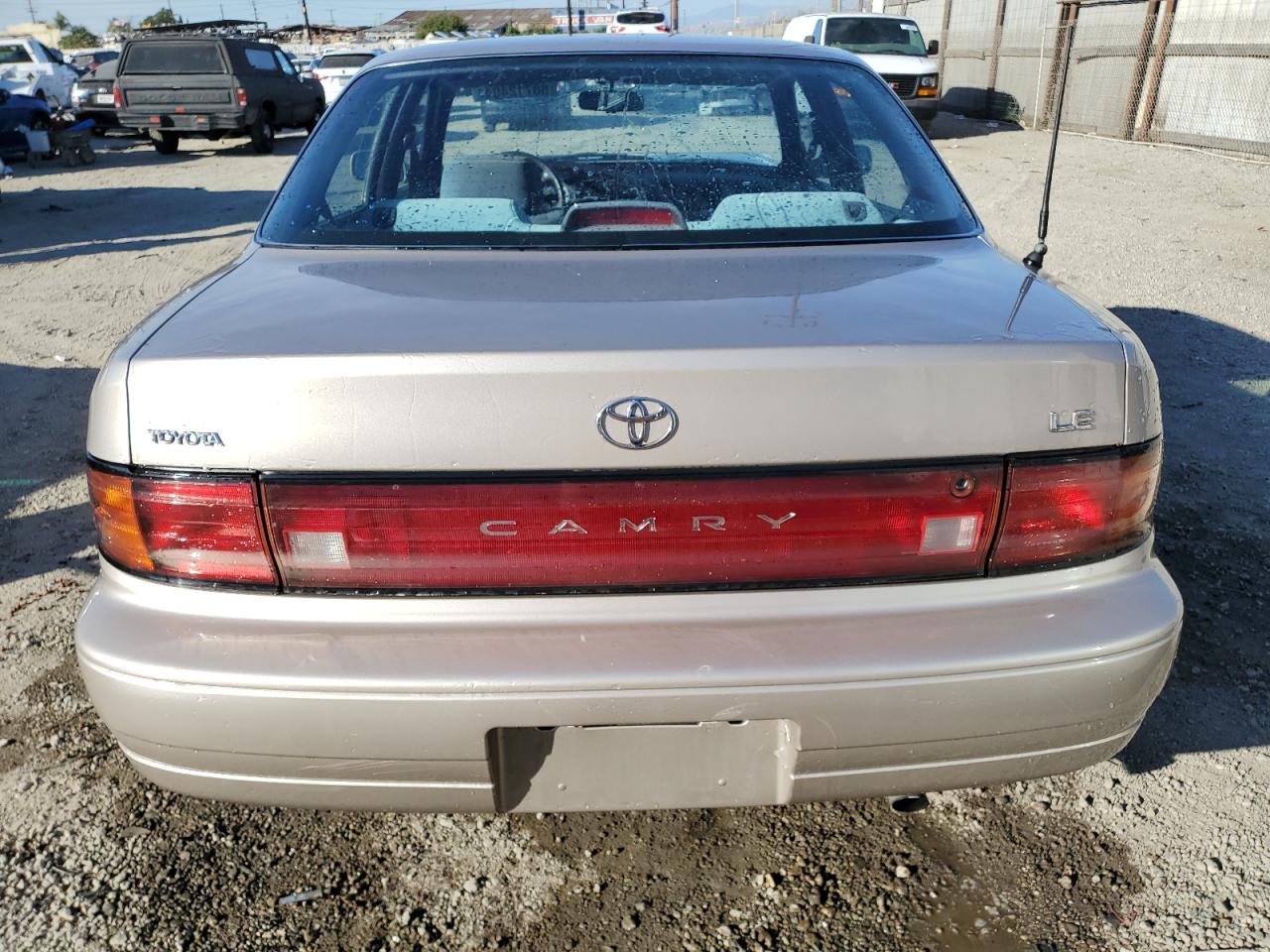 1992 Toyota Camry Le VIN: 4T1SK12E6NU059325 Lot: 80712404