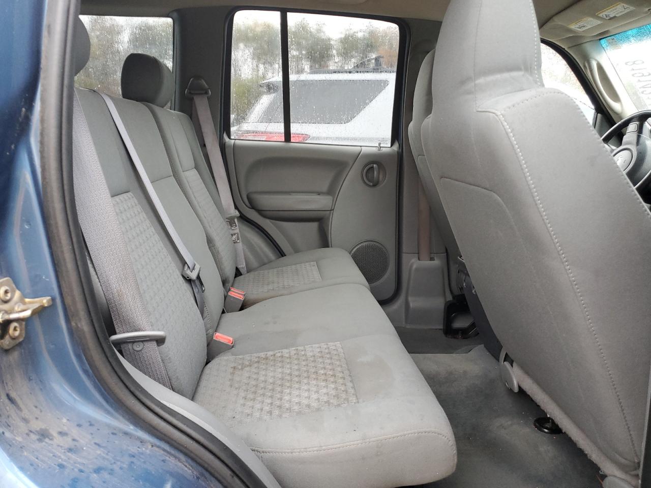 2005 Jeep Liberty (North America) - Image 11