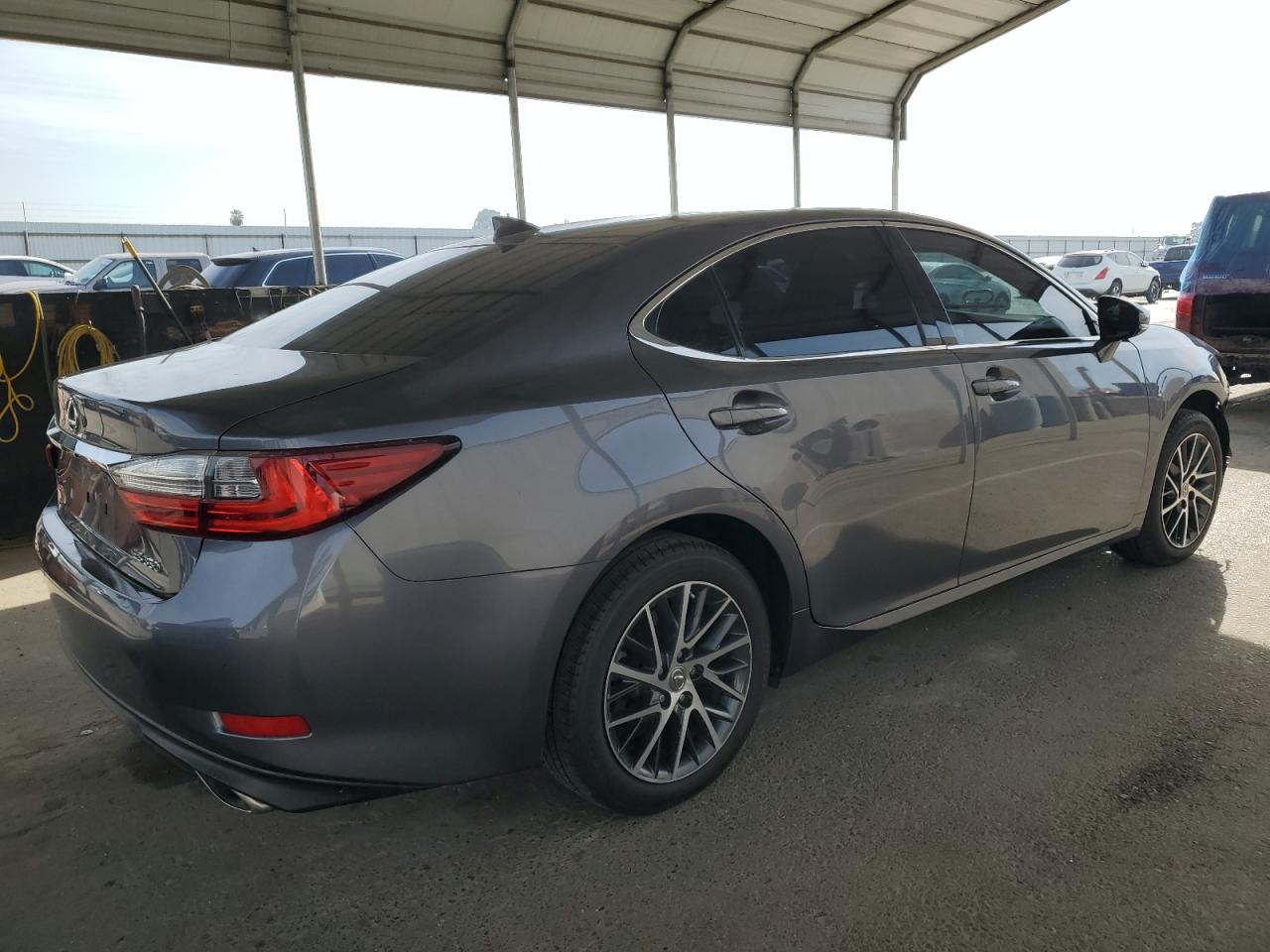 2016 Lexus ES - Image 3