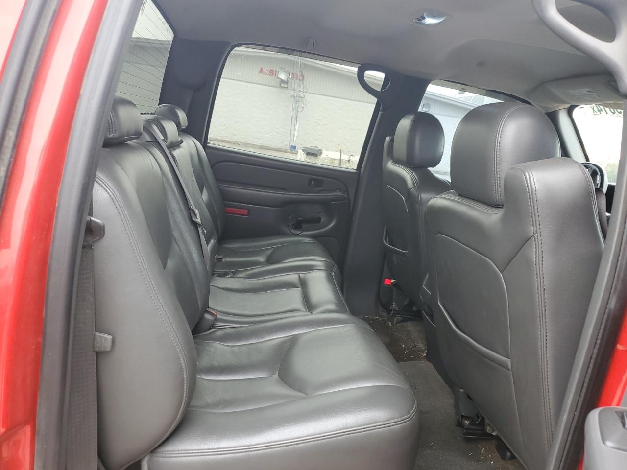 2005 Chevrolet Silverado - Image 11