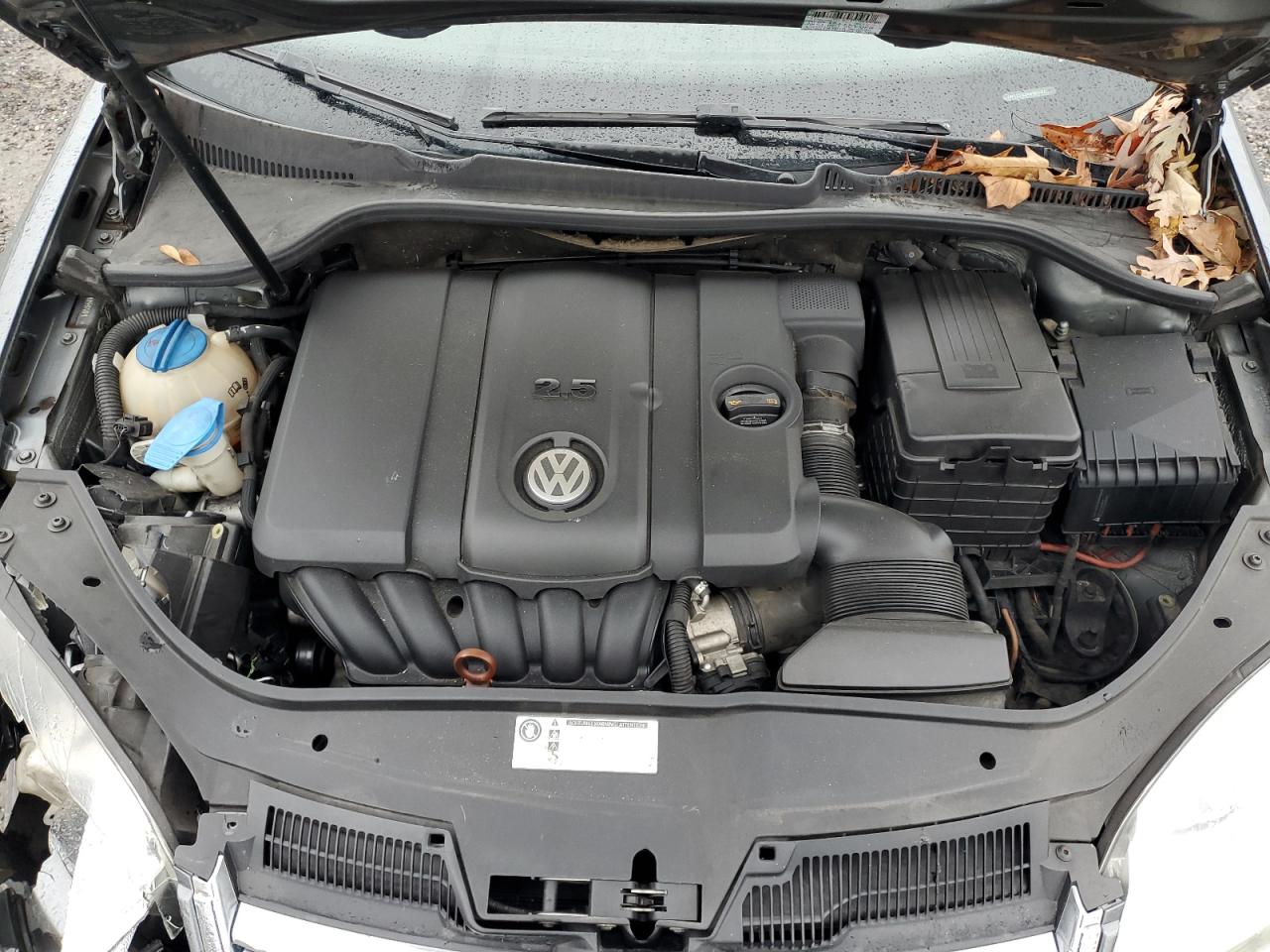 2010 Volkswagen Jetta - Image 12