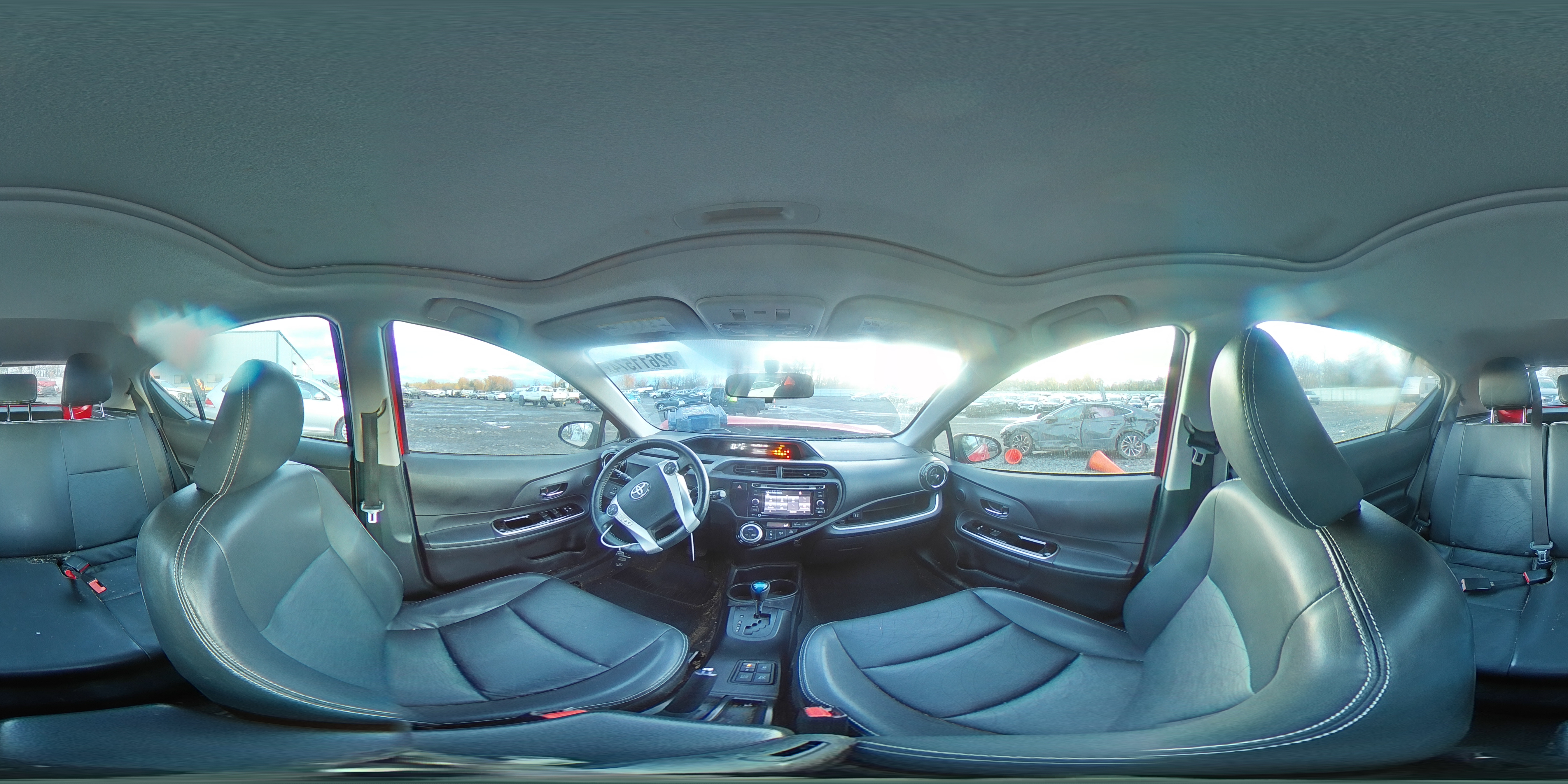 2015 Toyota Prius - Image 13