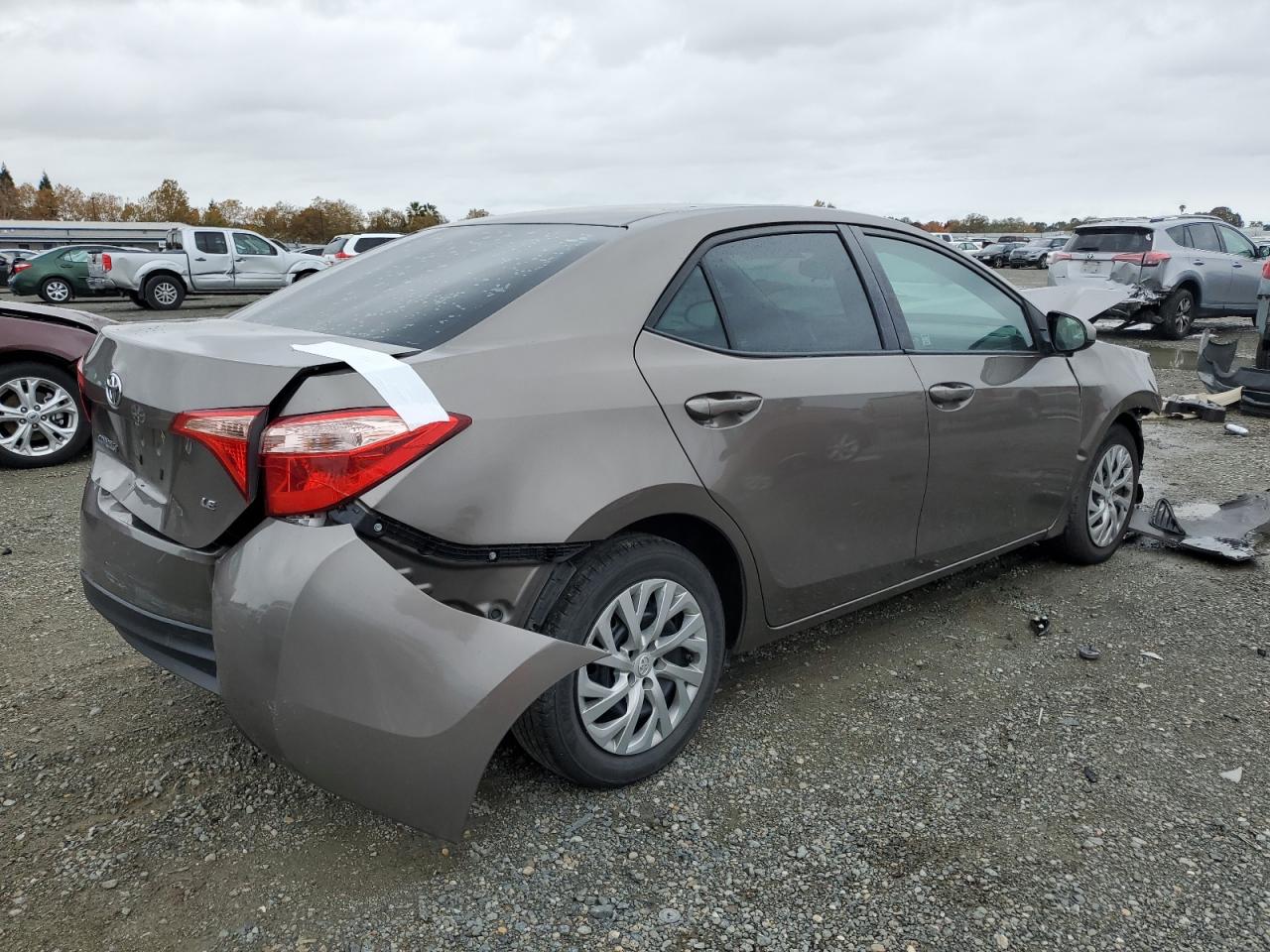 VIN 2T1BURHE7JC000909 2018 TOYOTA COROLLA no.3