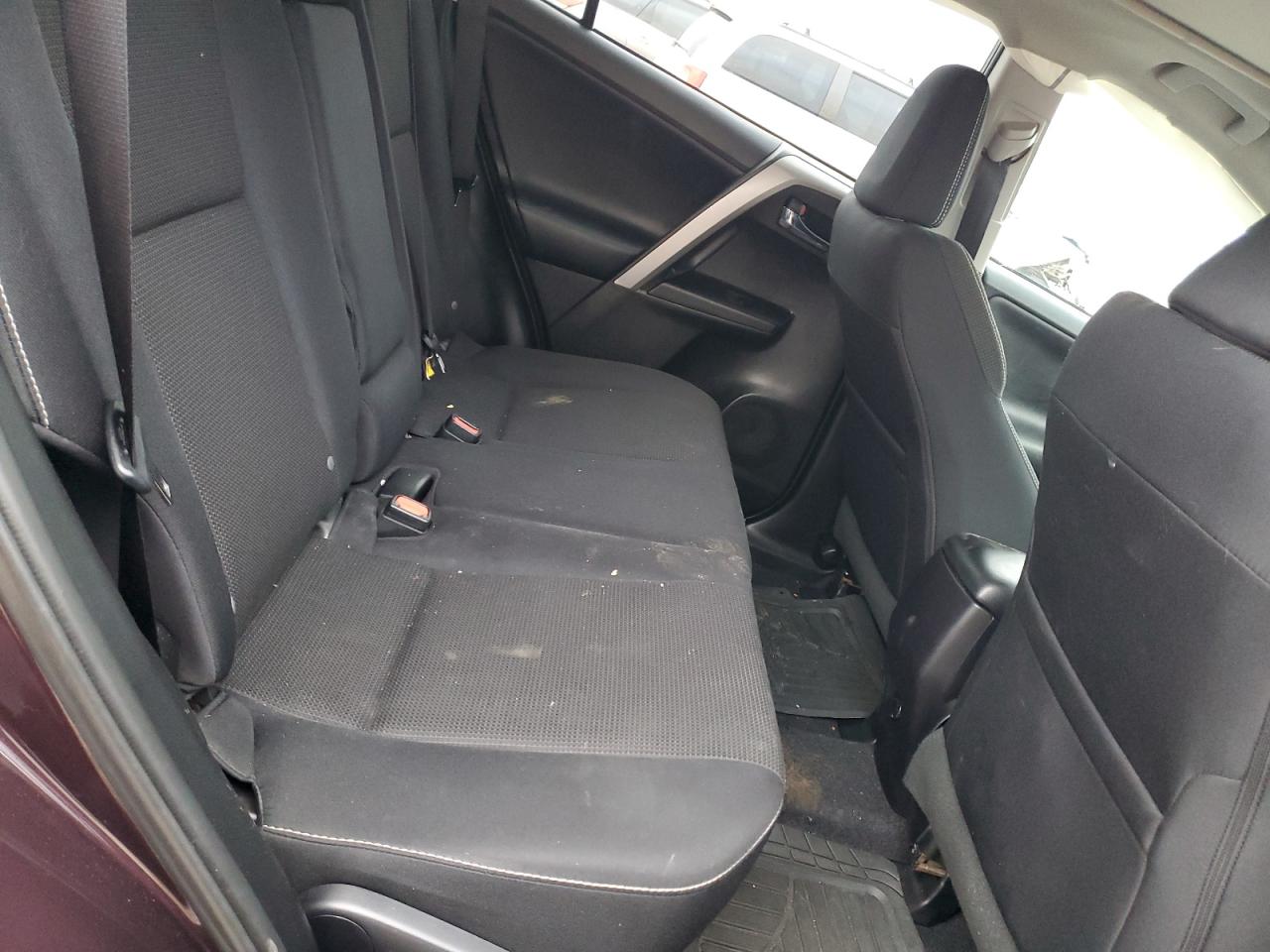 2016 Toyota RAV 4 - Image 11