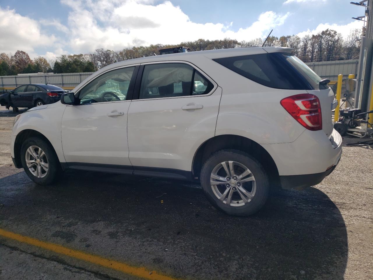 2016 Chevrolet Equinox - Image 2