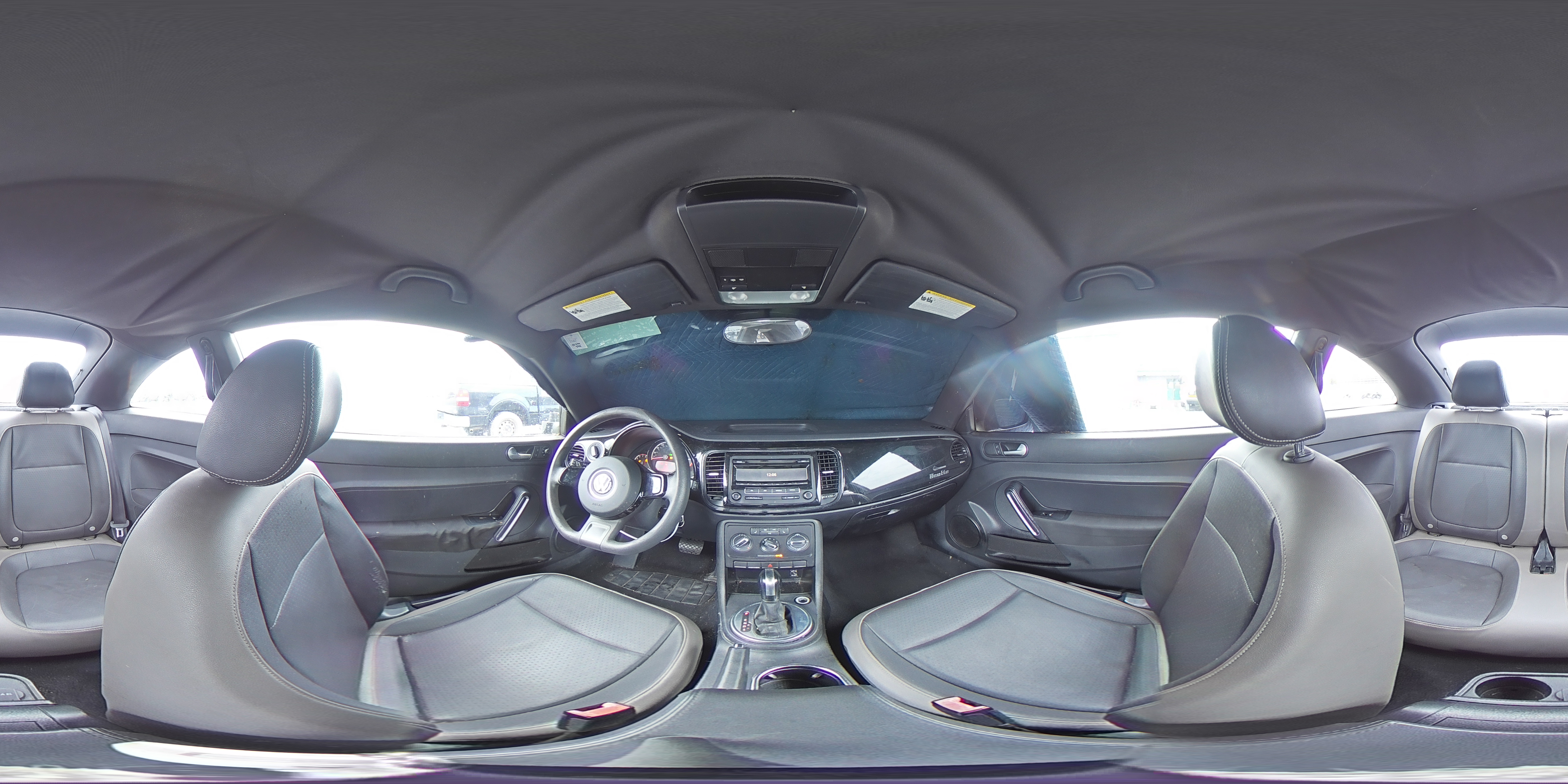 2015 Volkswagen Beetle - Image 13