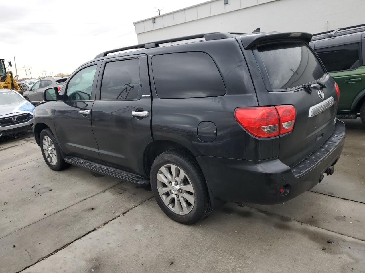 2011 Toyota Sequoia Limited VIN: 5TDJY5G18BS052713 Lot: 82001234