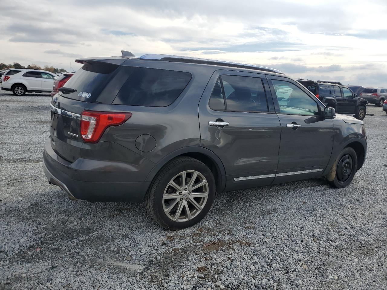 2016 Ford Explorer - Image 3