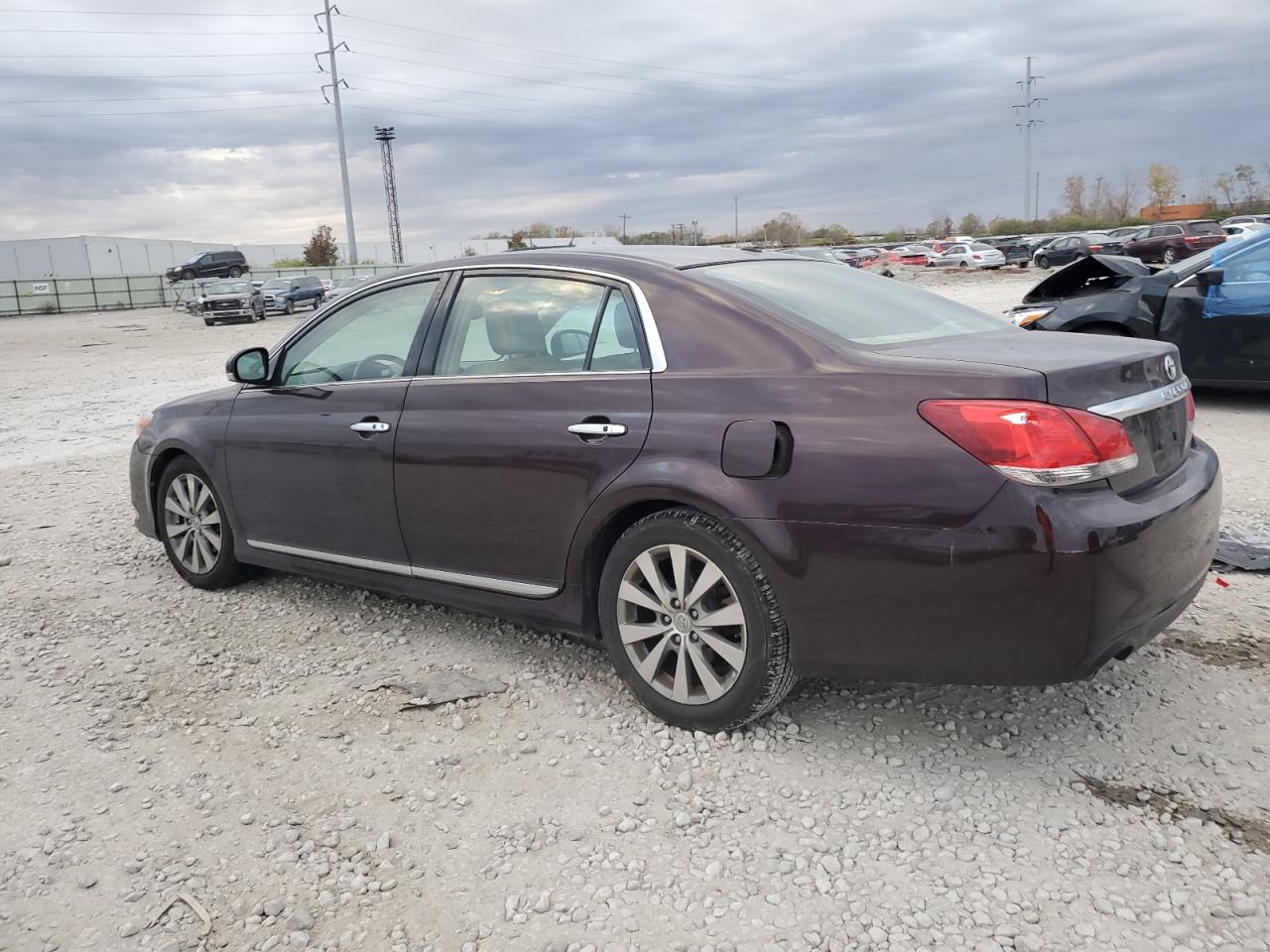 2011 Toyota Avalon - Image 2