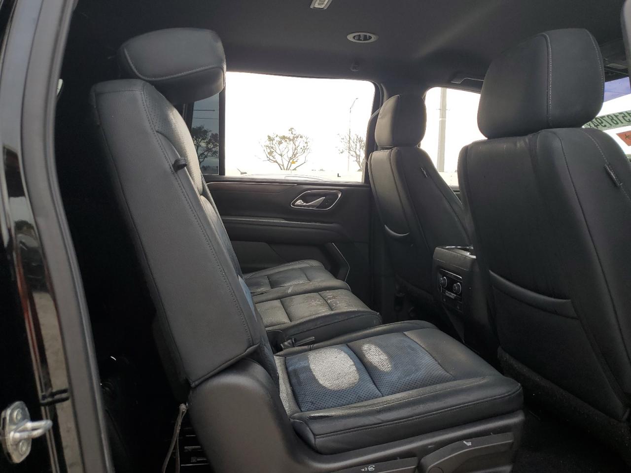 2021 Chevrolet Suburban - Image 11