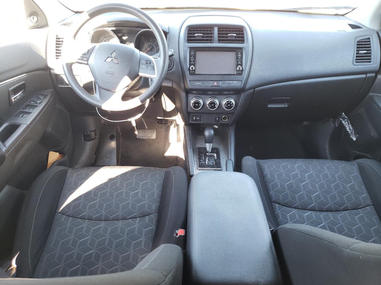 2021 Mitsubishi Outlander - Image 8