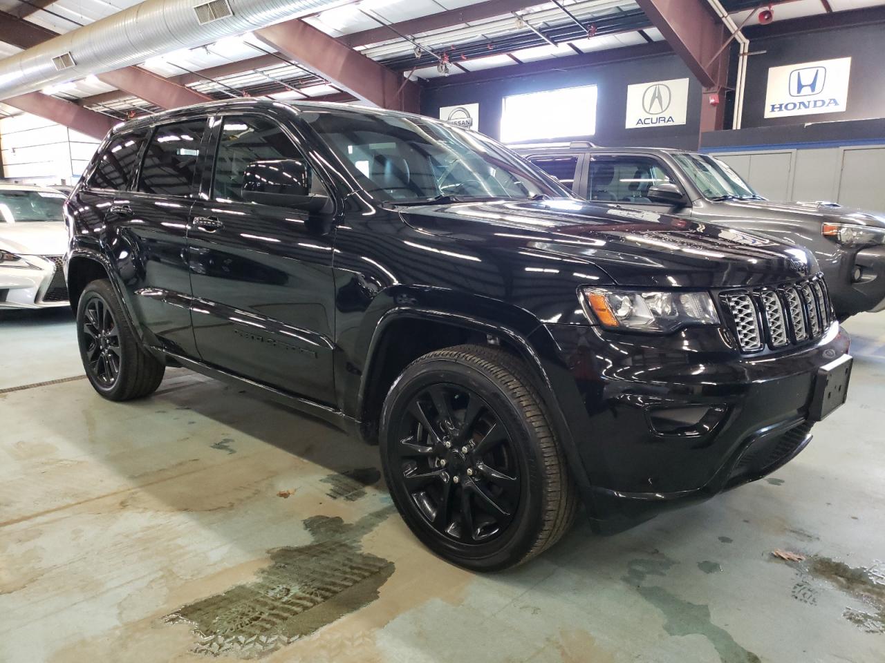 2017 Jeep Grand Cherokee - Image 4
