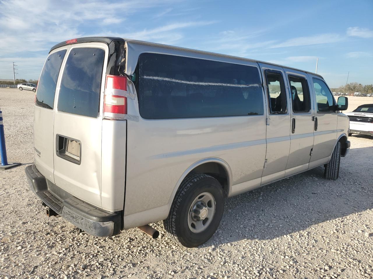 2009 Chevrolet Express - Image 3