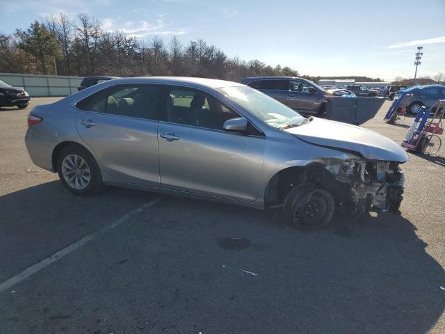  TOYOTA CAMRY 2015 Srebrny