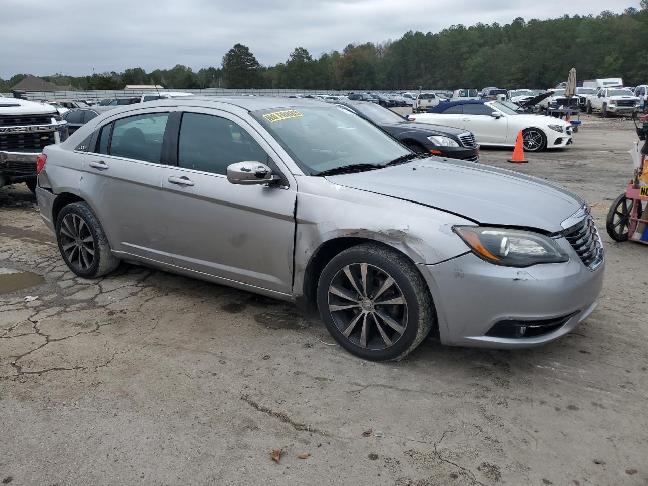 2013 Chrysler 200 - Image 4
