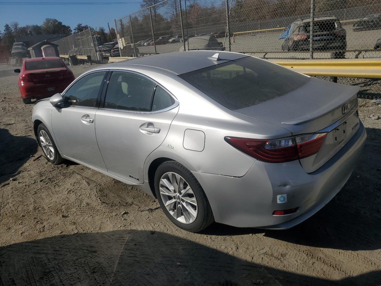 2013 Lexus ES - Image 2