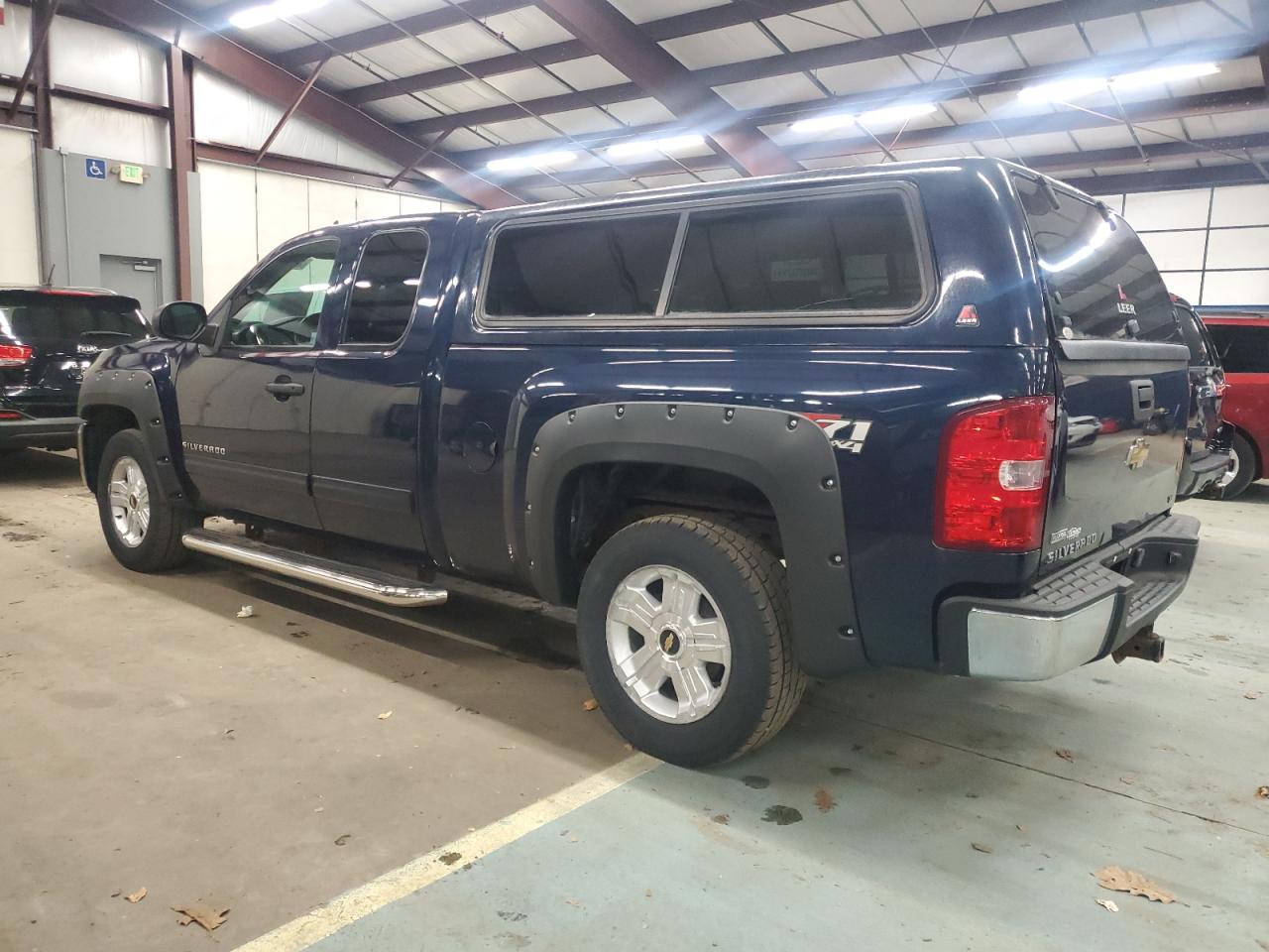 2009 Chevrolet Silverado - Image 2