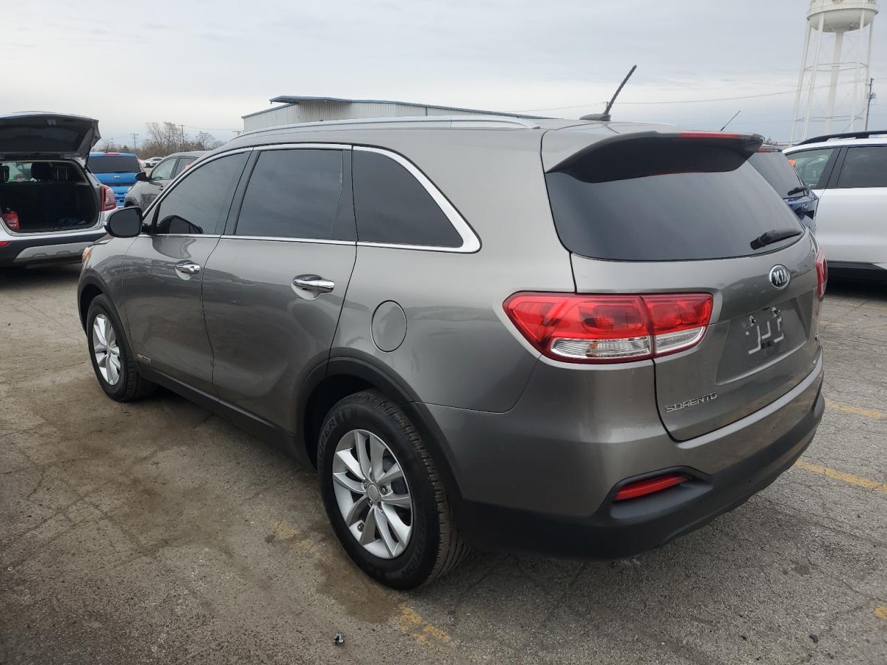 VIN 5XYPGDA5XJG399863 2018 KIA SORENTO no.2