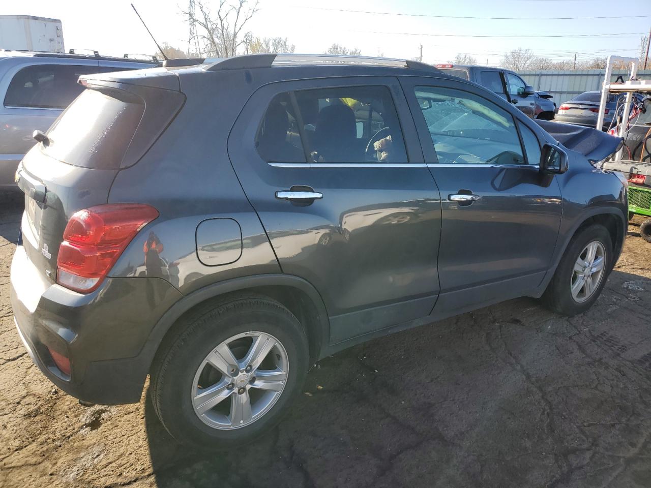 VIN 3GNCJLSBXKL230927 2019 CHEVROLET TRAX no.3