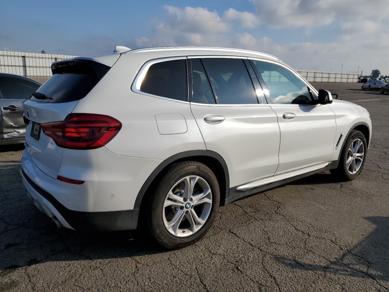 VIN 5UXTR7C58KLR53493 2019 BMW X3 no.3