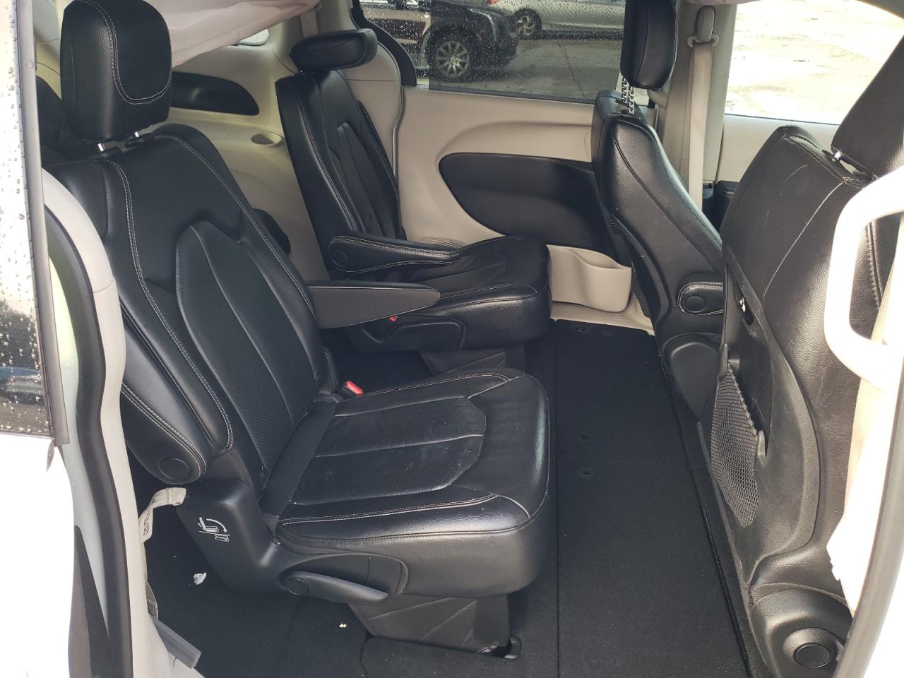2022 Chrysler Pacifica - Image 11