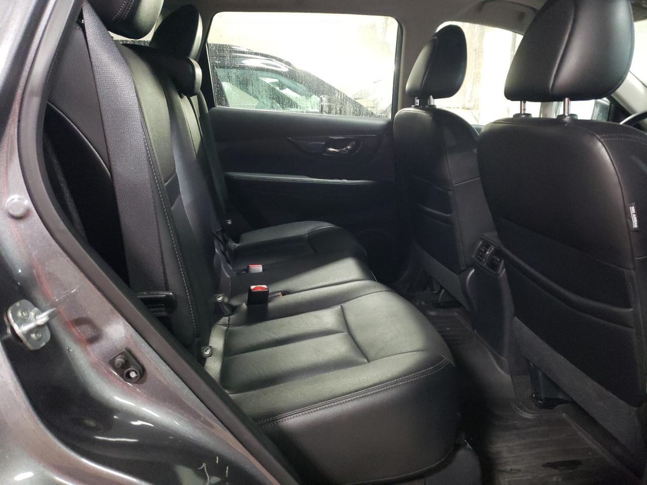 2017 Nissan Rogue - Image 10