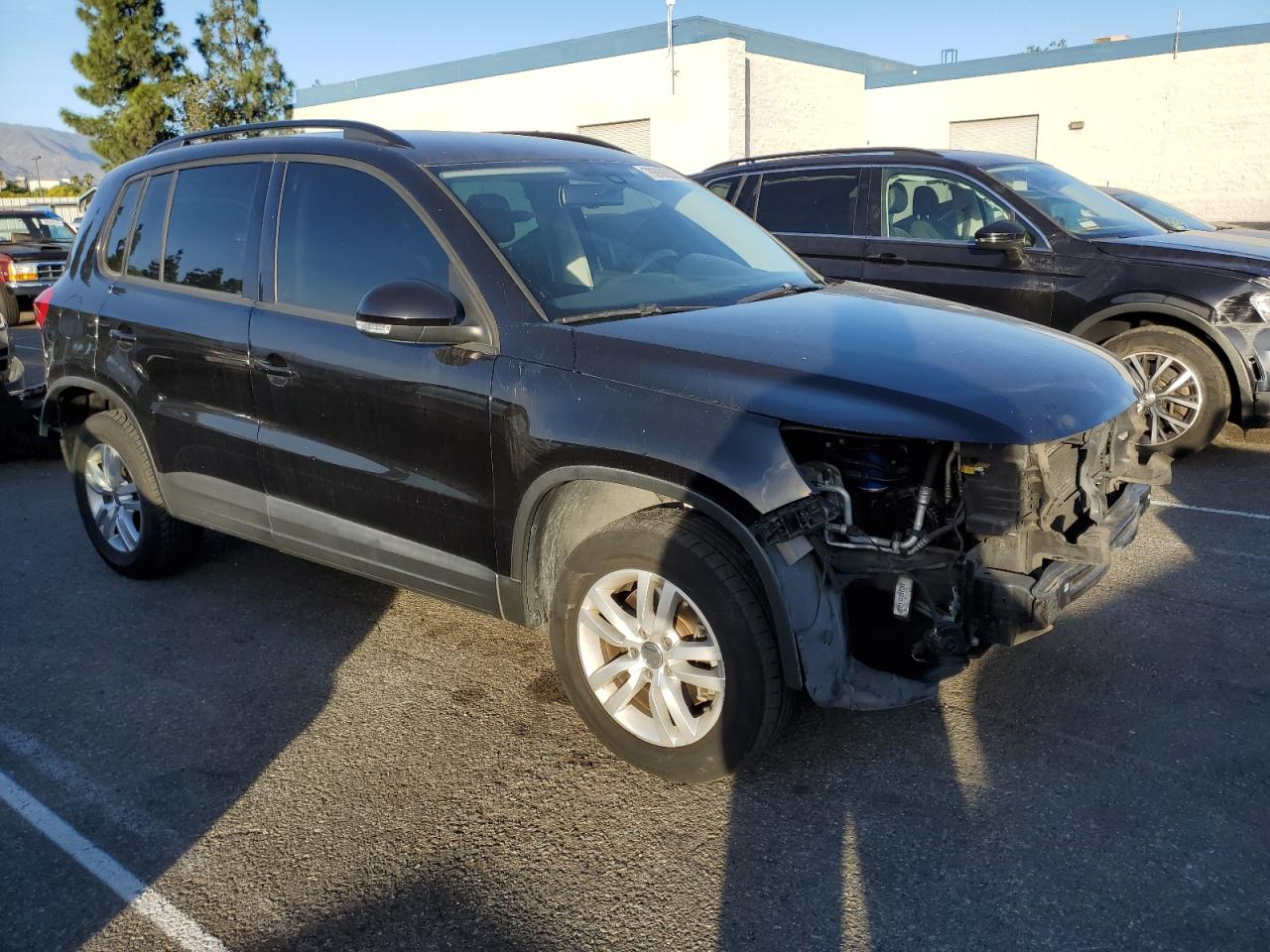 VIN WVGAV7AX4HK002212 2017 VOLKSWAGEN TIGUAN no.4