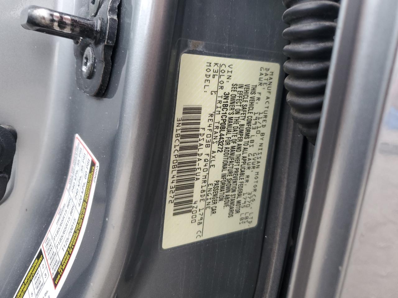 2011 Nissan Versa - Image 12