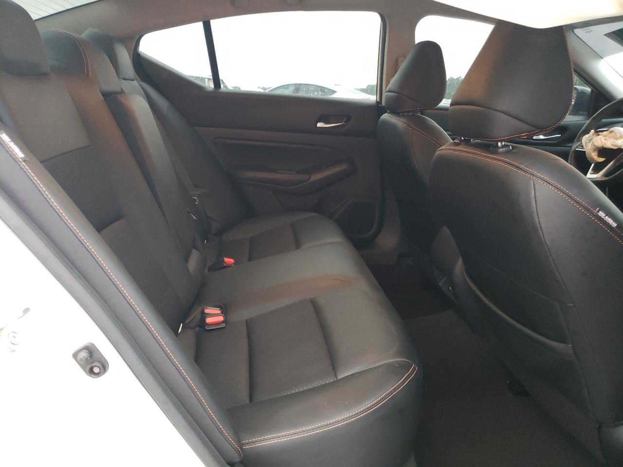 2022 Nissan Altima - Image 10