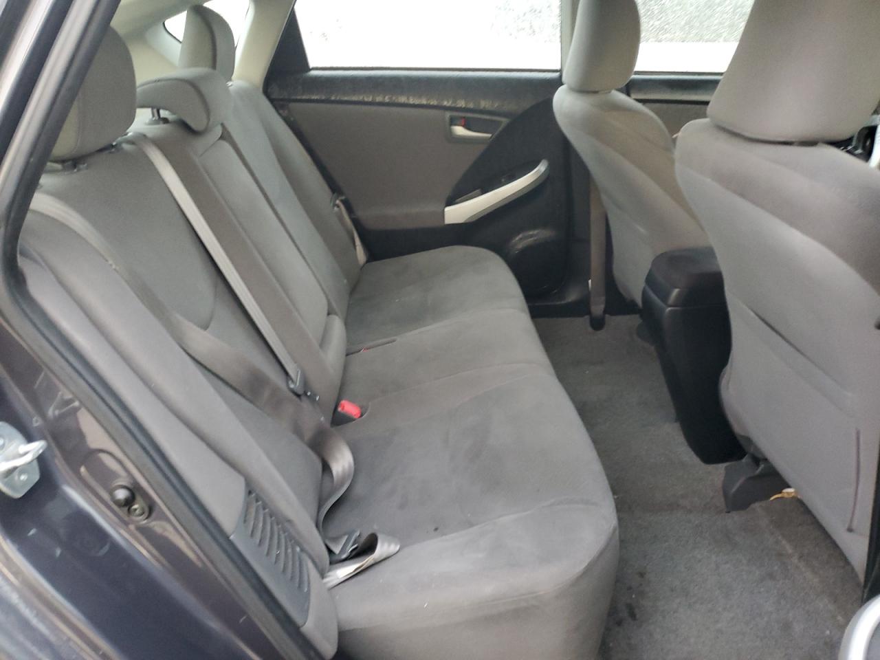 2013 Toyota Prius - Image 10