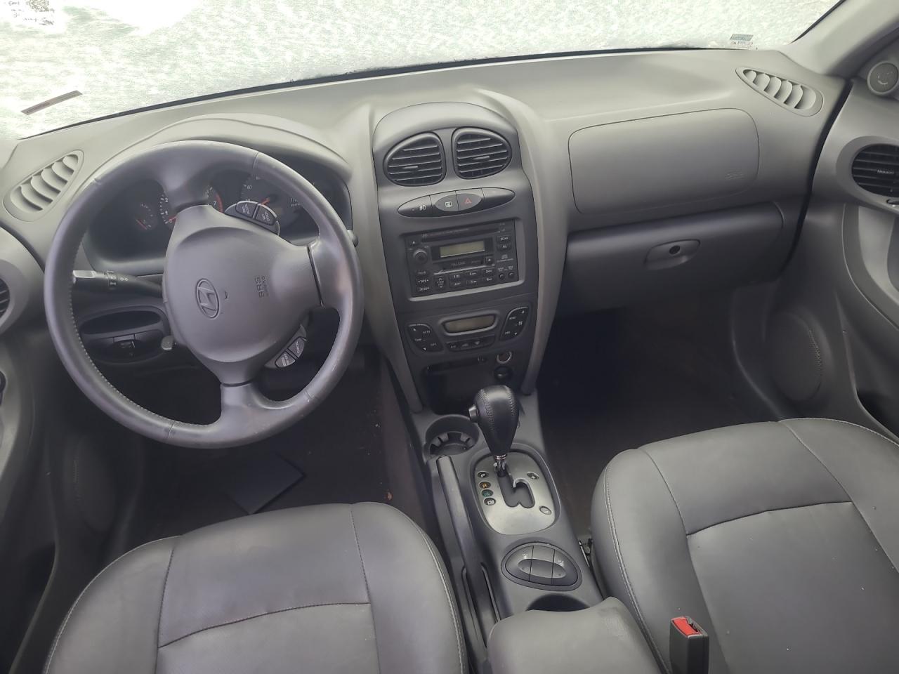 2002 Hyundai Santa Fe - Image 8