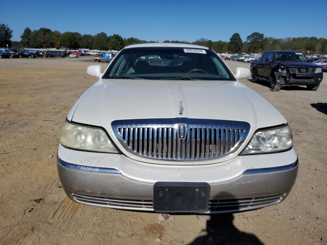 2003 Lincoln Town Car - Image 5
