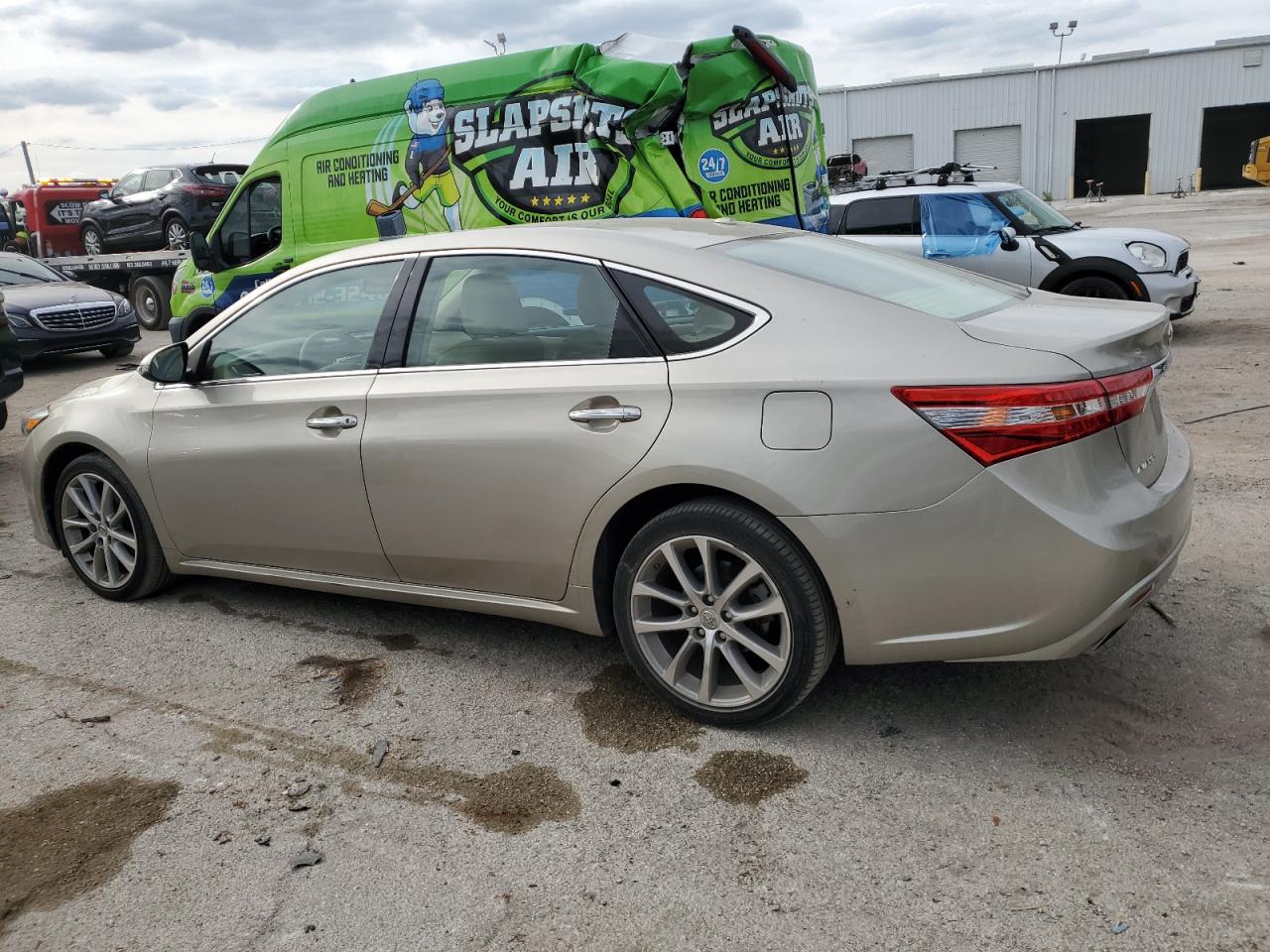 2014 Toyota Avalon - Image 2