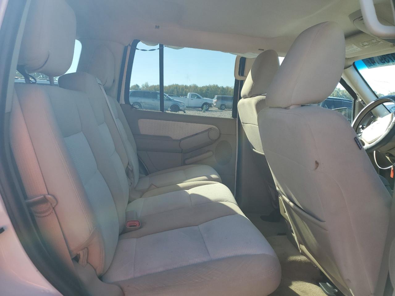 2010 Ford Explorer - Image 12