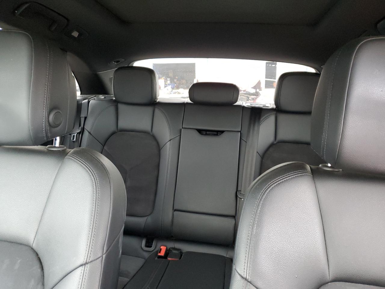 2016 Porsche Macan - Image 10