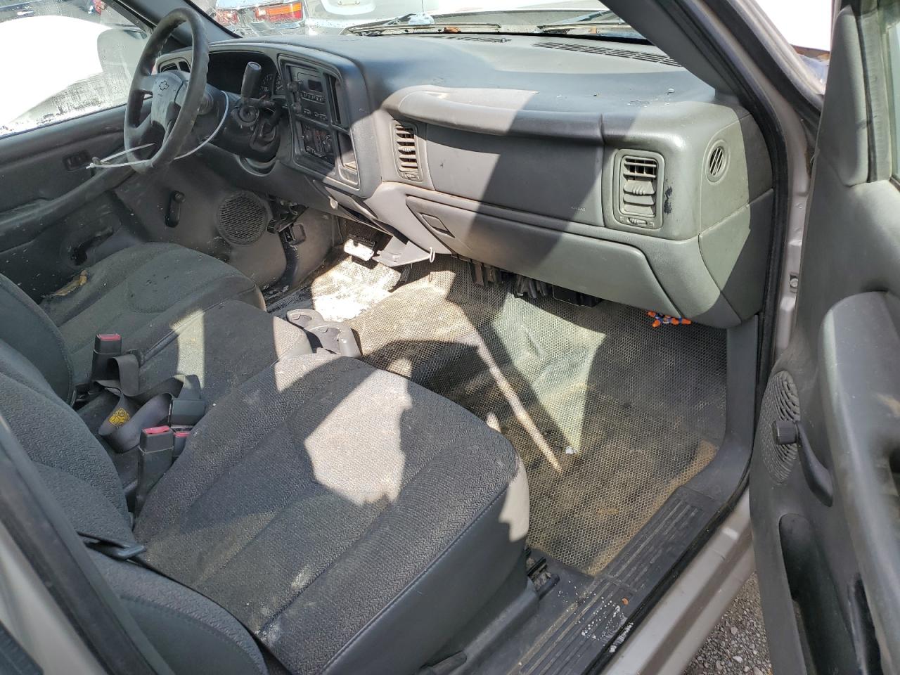 2006 Chevrolet Silverado - Image 8