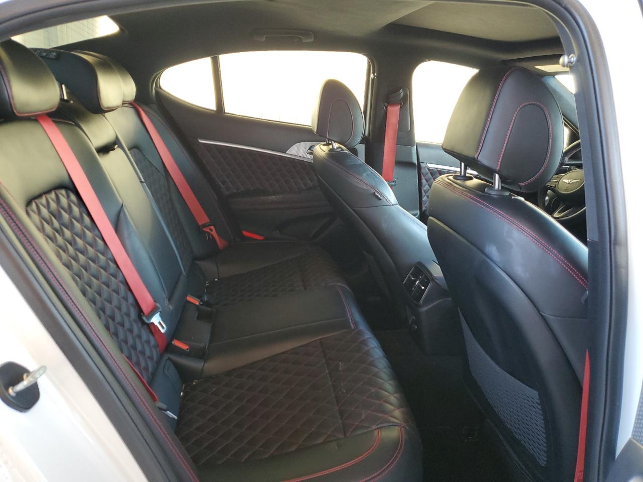 2022 Genesis G70 - Image 10